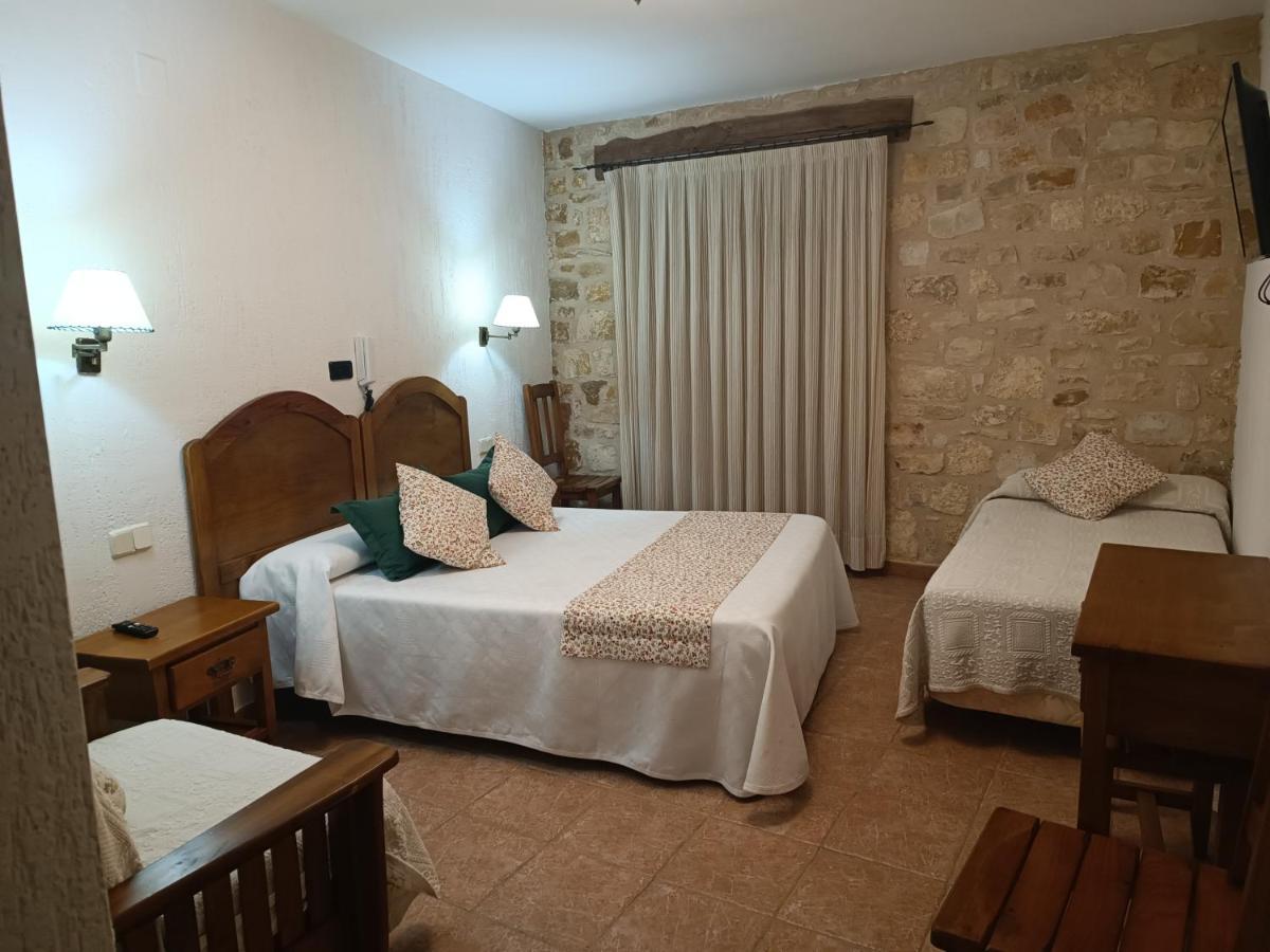Hostal Decerca Prádena 외부 사진